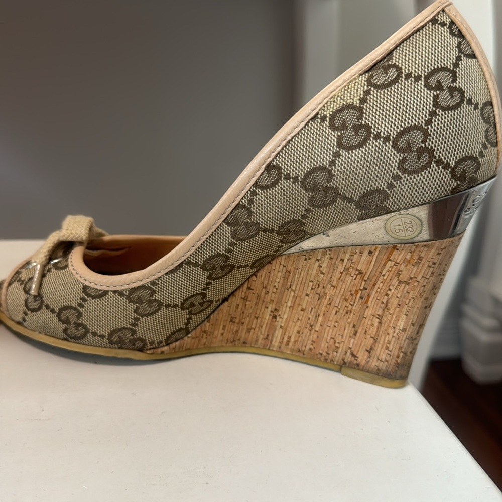 - Authentic Gucci heels shoe - Picture 6 of 7